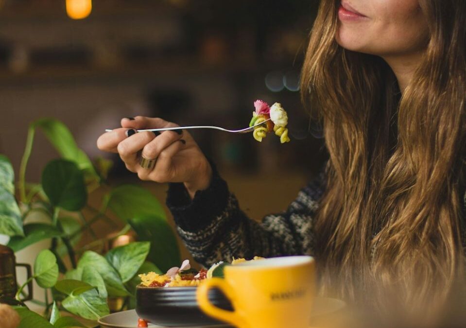 Mindful Eating & Why You Need To Practice It