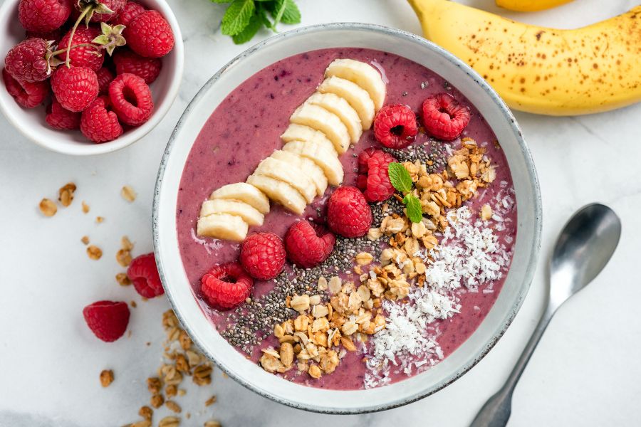 A nutrient-dense smoothie bowl with fruits and grains to promote digestive health while using weight loss medications.